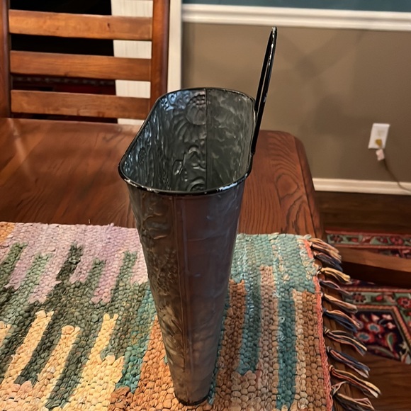 Metal wall hanger - Picture 3 of 5